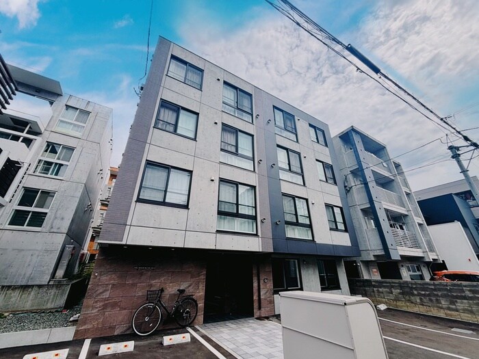 UNIQUS宮の森の物件外観写真