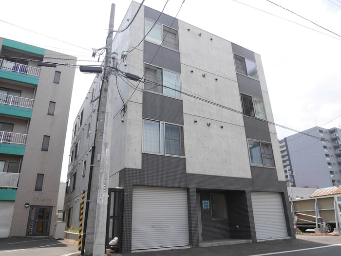 エムズスクウェアの物件外観写真