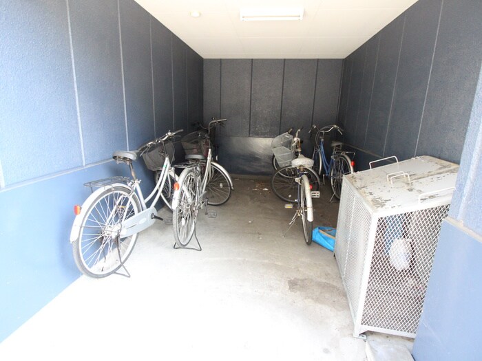 ロイヤルウェイブの物件外観写真