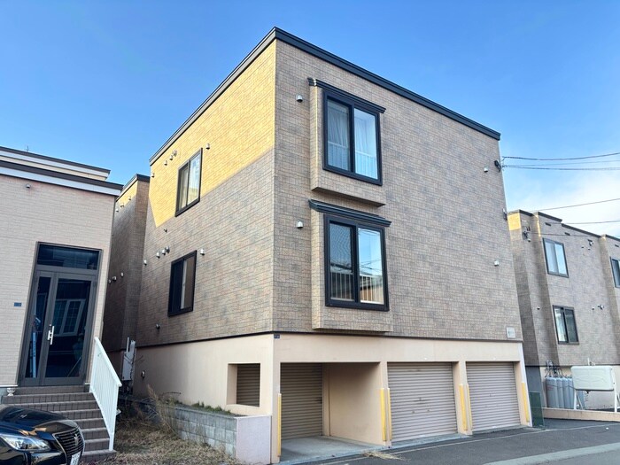 ＳＨＯＷ　ＣＯＵＲＴ栄通の物件外観写真