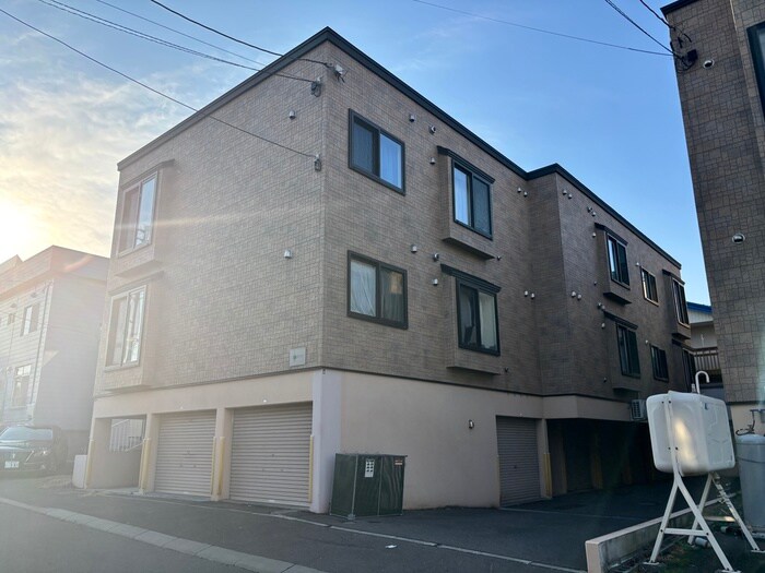 ＳＨＯＷ　ＣＯＵＲＴ栄通の物件外観写真