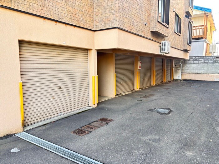 ＳＨＯＷ　ＣＯＵＲＴ栄通の物件外観写真