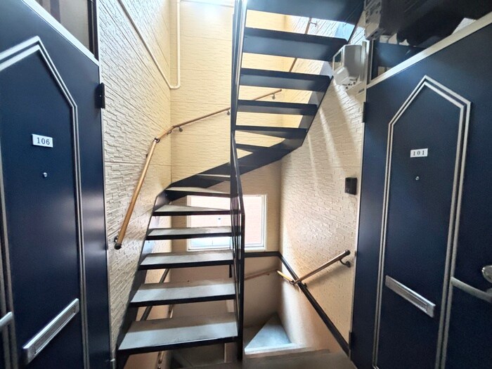 ＳＨＯＷ　ＣＯＵＲＴ栄通の物件外観写真