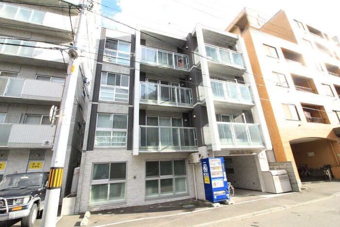 プラシードブルグ琴似の物件外観写真