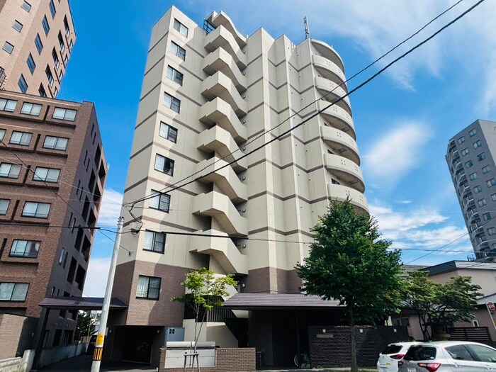 サイレンス宮の森アネックスの物件外観写真