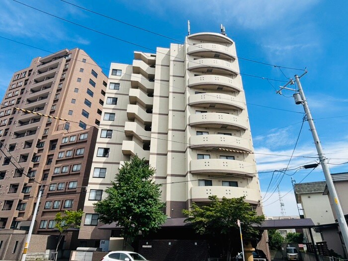 サイレンス宮の森アネックスの物件外観写真