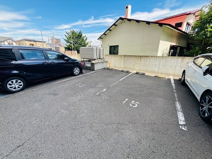 サイレンス宮の森アネックスの物件外観写真