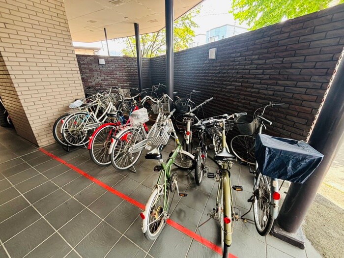 サイレンス宮の森アネックスの物件外観写真