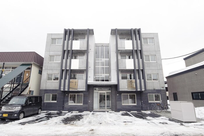 West Puertaの物件外観写真