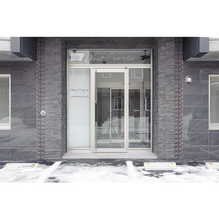 West Puertaの物件外観写真