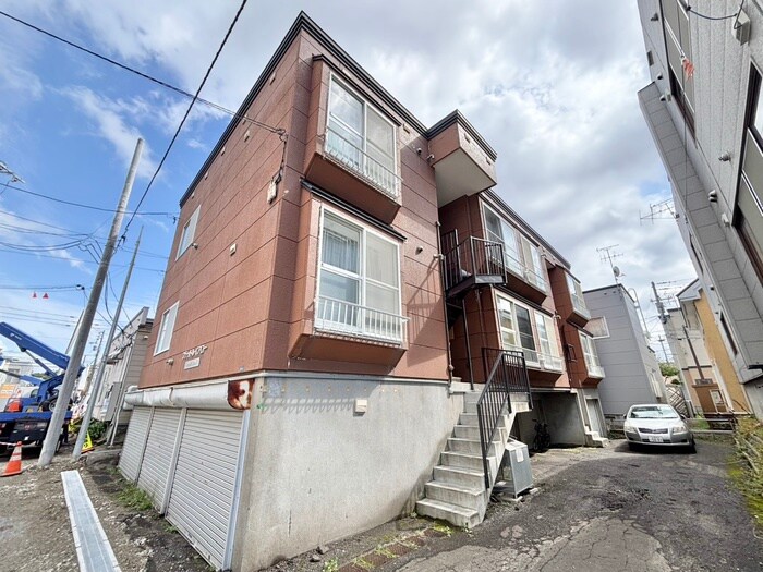 フラットレイアロ－の物件外観写真