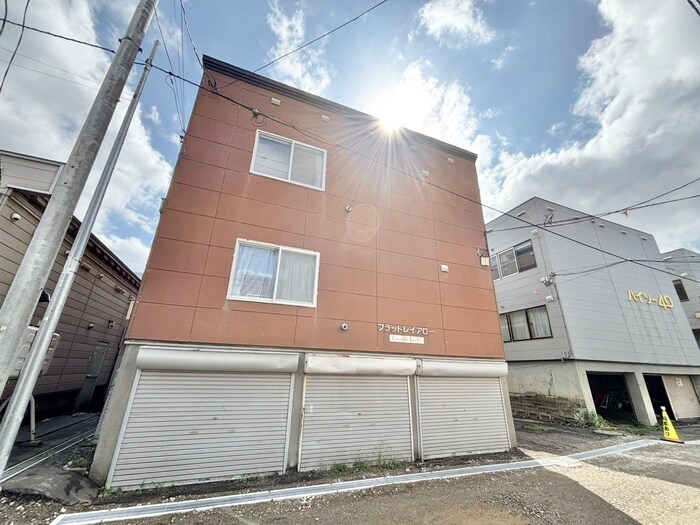 フラットレイアロ－の物件外観写真