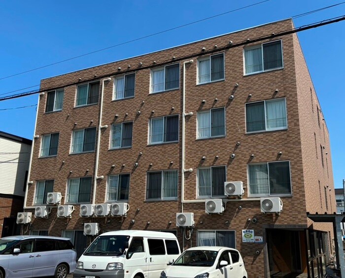 サンテラス宮の森の物件外観写真