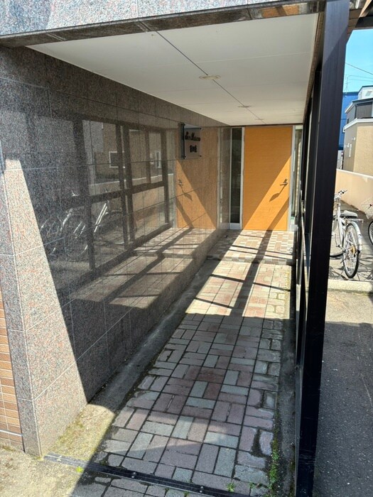 サンテラス宮の森の物件外観写真