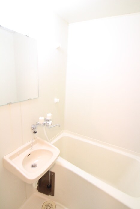 ヒュース北16Ｃの物件内観写真