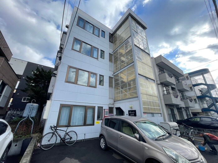 サンシャイン山鼻の物件外観写真