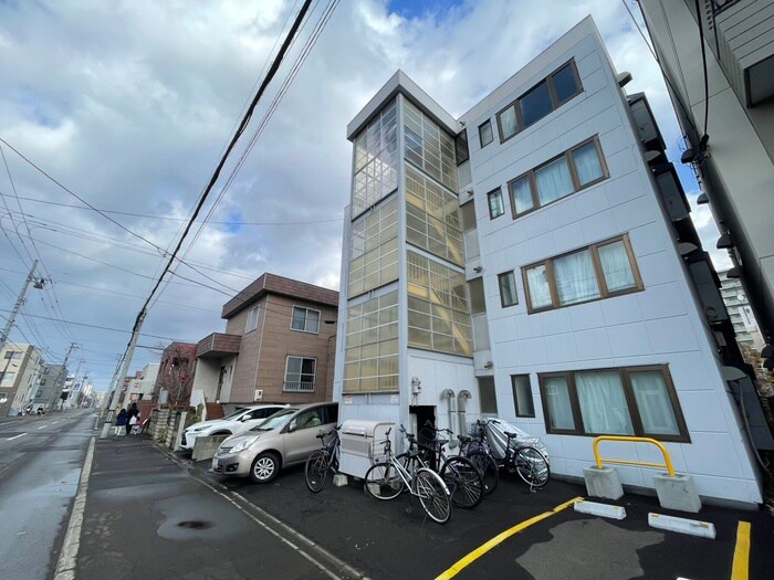 サンシャイン山鼻の物件外観写真