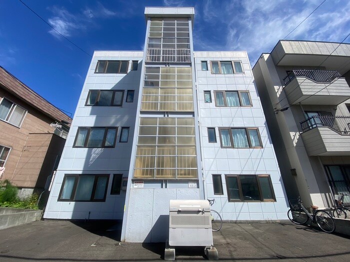 サンシャイン山鼻の物件外観写真