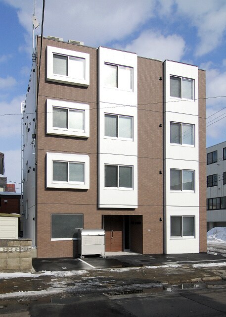 ロワ・プルミエの物件外観写真