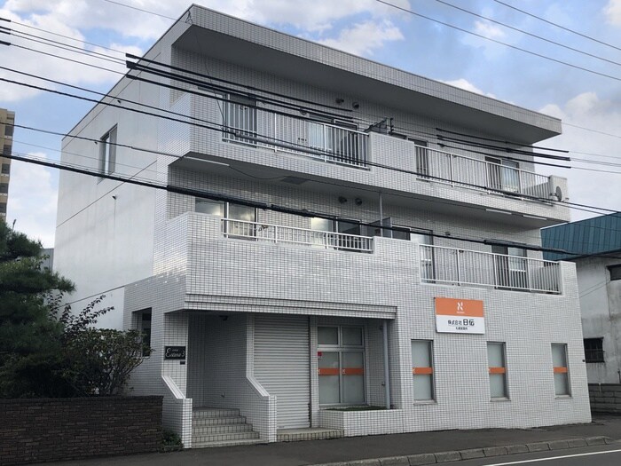 カーサエスティーナの物件外観写真