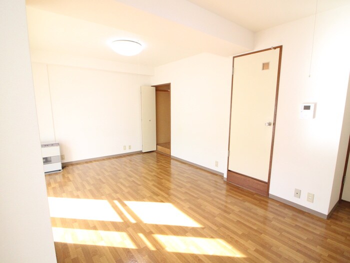 カーサエスティーナの物件内観写真