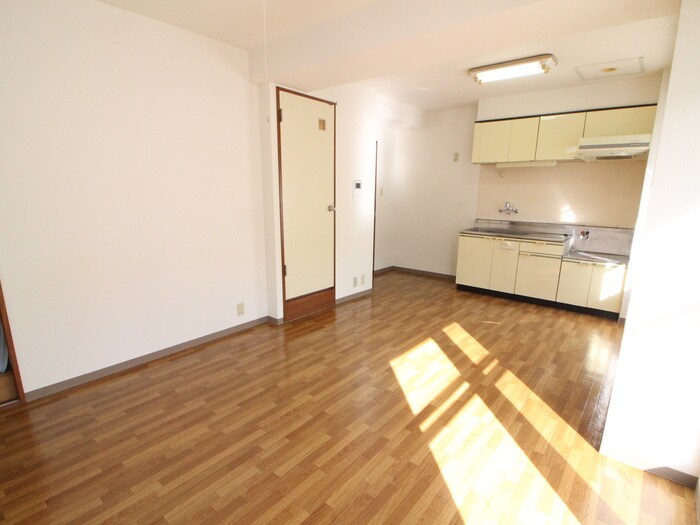 カーサエスティーナの物件内観写真