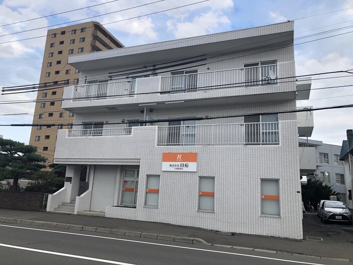 カーサエスティーナの物件外観写真