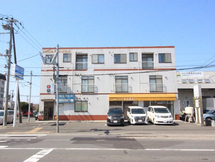 ニ－ズ・ビル・シマの物件外観写真