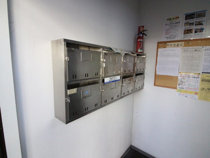 ニ－ズ・ビル・シマの物件外観写真