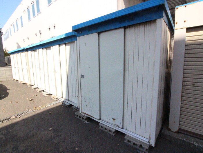 ニ－ズ・ビル・シマの物件外観写真