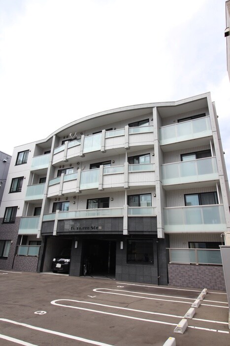 ル・ピエール桑園の物件外観写真