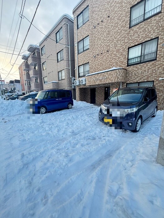 フラット南平岸の物件外観写真