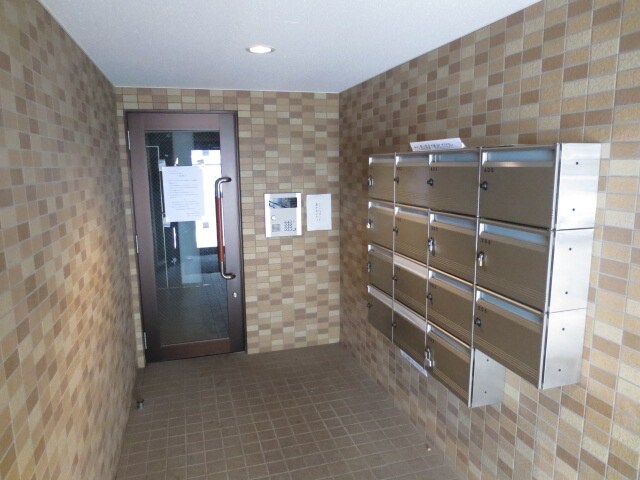 フラット南平岸の物件外観写真