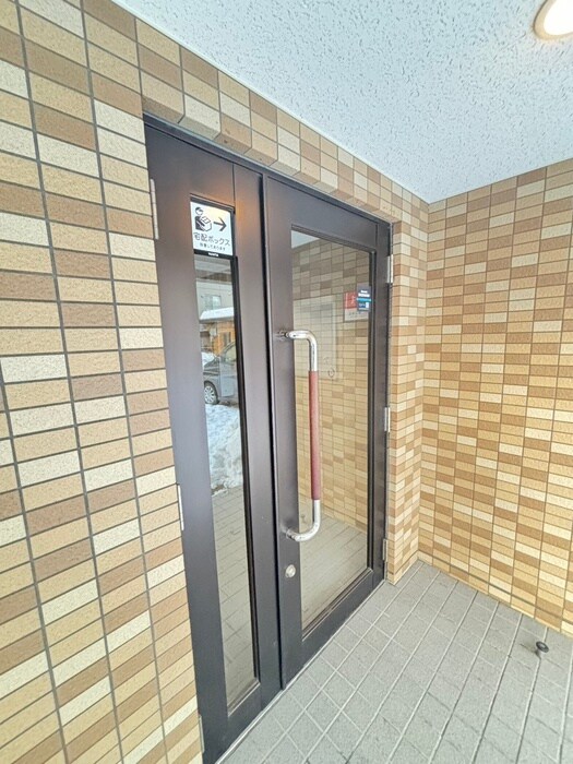 フラット南平岸の物件外観写真