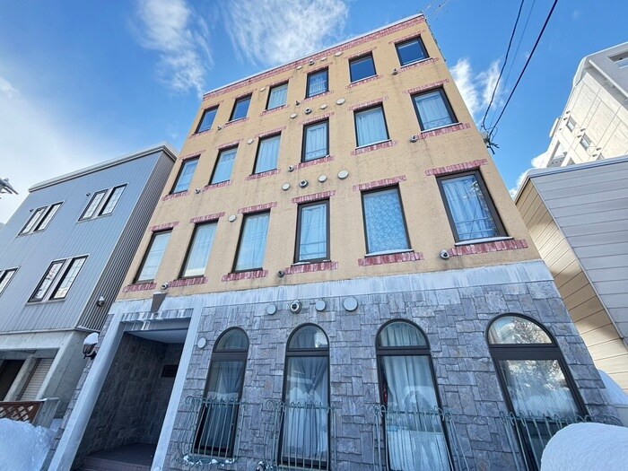 レラ円山の物件外観写真