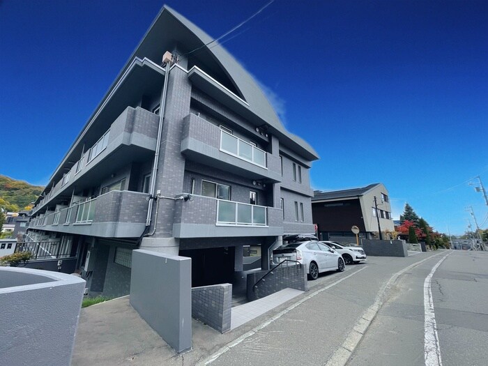 アームズ宮の森(302)の物件外観写真