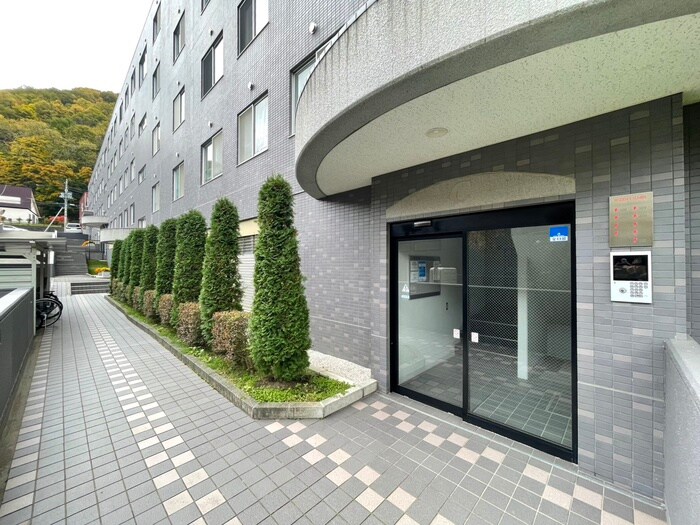 アームズ宮の森(302)の物件外観写真