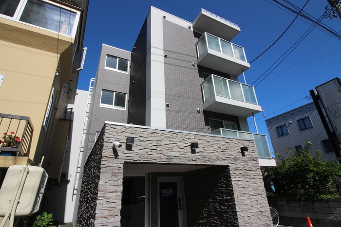 フェーラシュヴァル南円山の物件外観写真