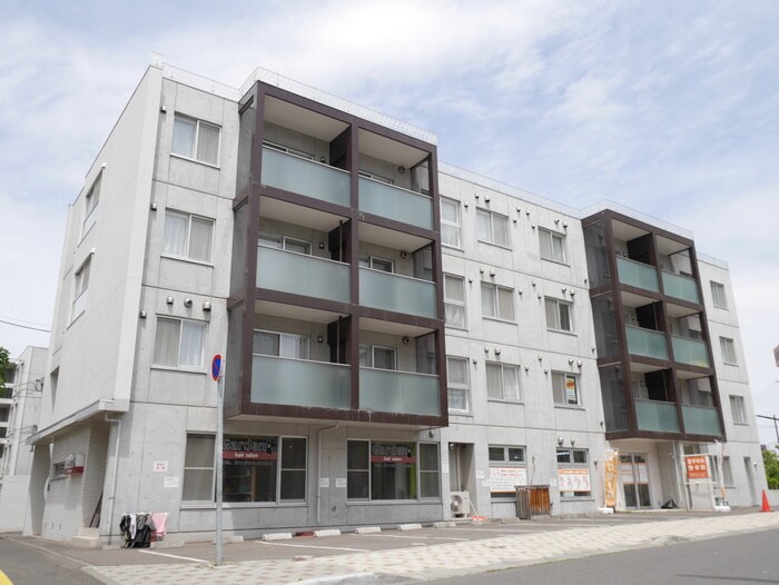 フォルトゥ－ナ学園前の物件外観写真