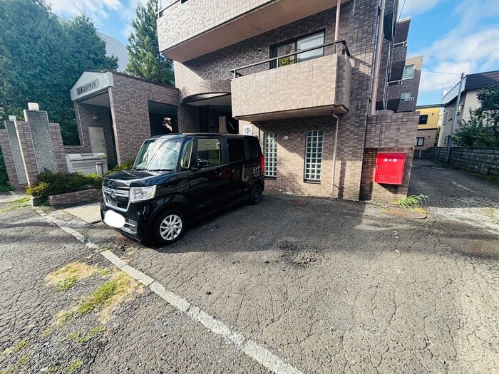 山鼻コンパウンドの物件外観写真