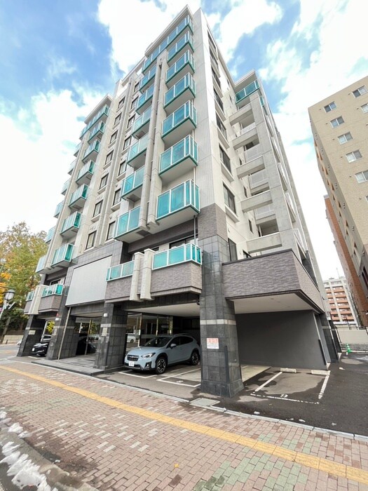 NOVA知事公館前の物件外観写真