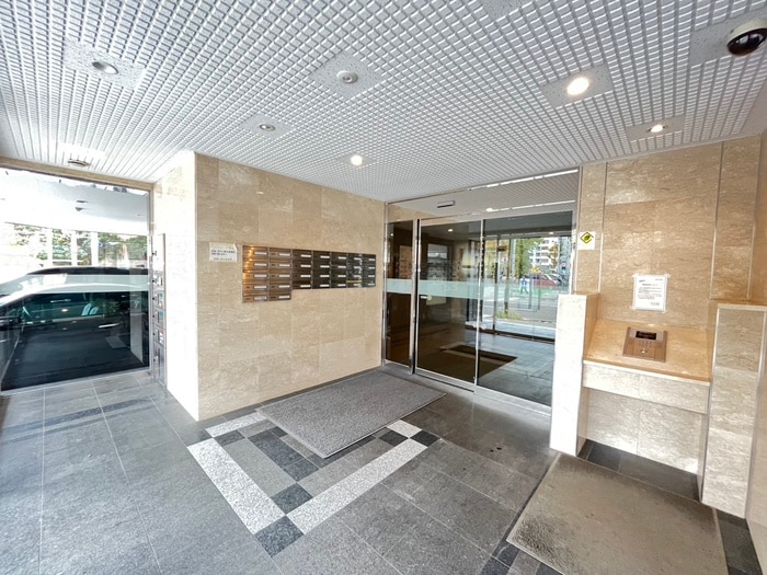 NOVA知事公館前の物件外観写真