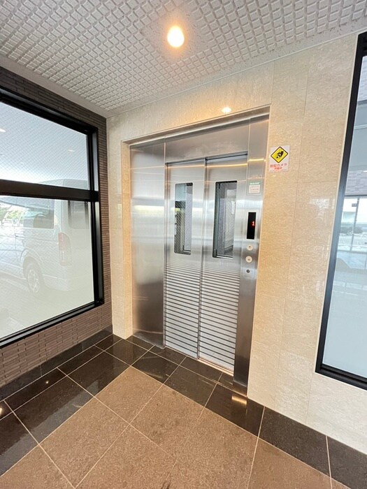 NOVA知事公館前の物件外観写真