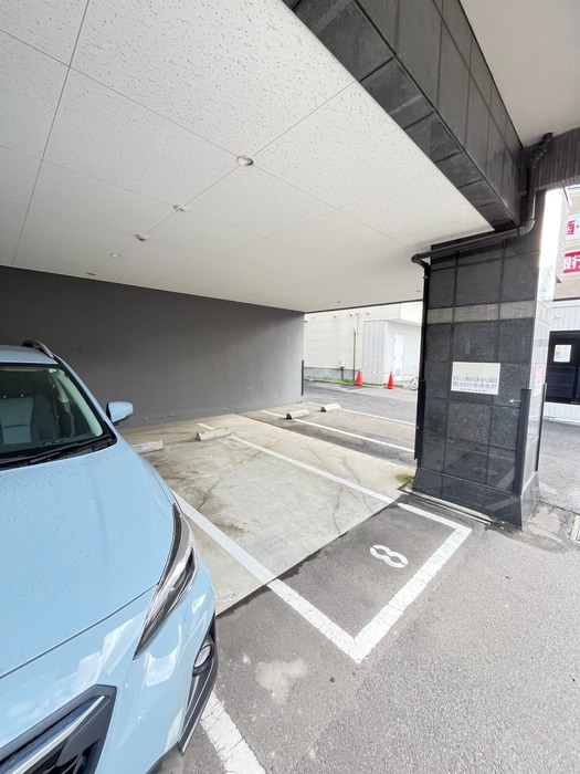 NOVA知事公館前の物件外観写真