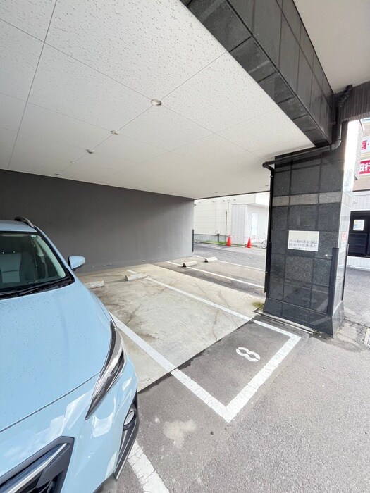 NOVA知事公館前の物件外観写真