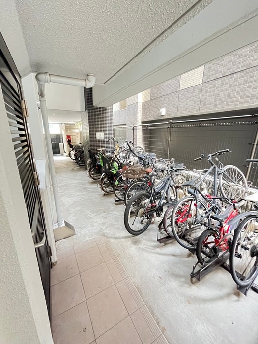 NOVA知事公館前の物件外観写真