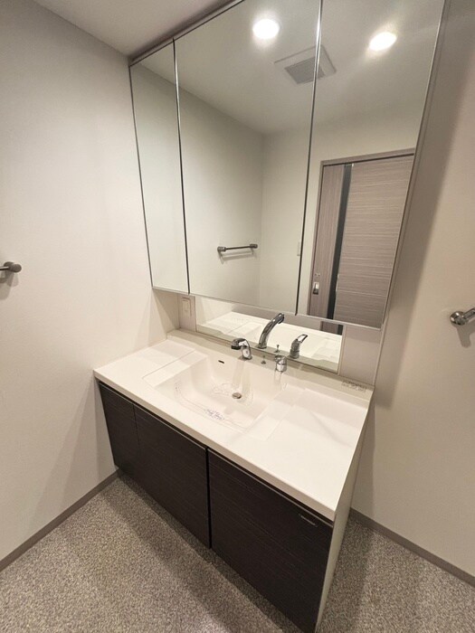 NOVA知事公館前の物件内観写真