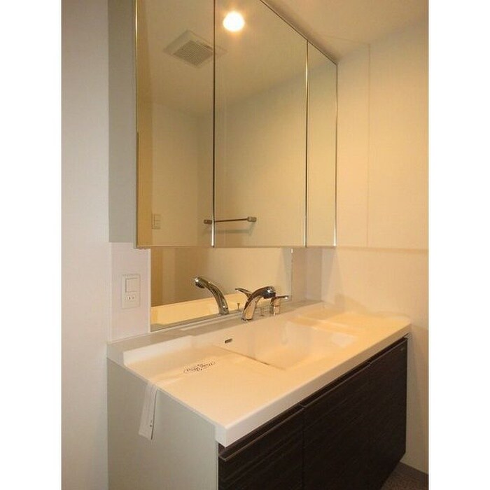 NOVA知事公館前の物件内観写真