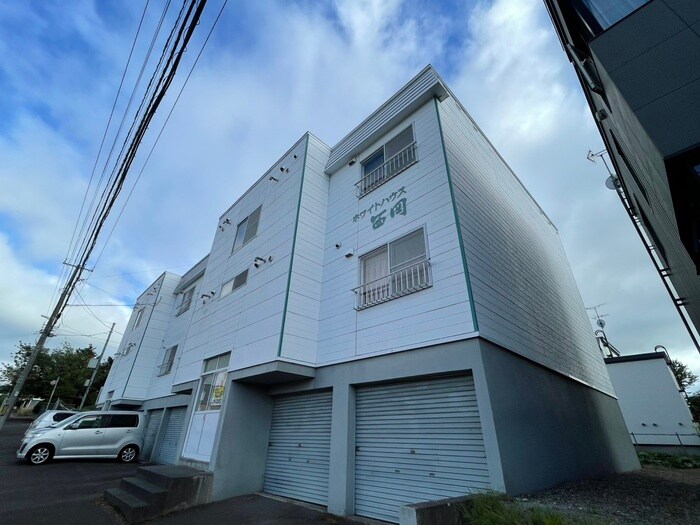 ホワイトハウス西岡の物件外観写真