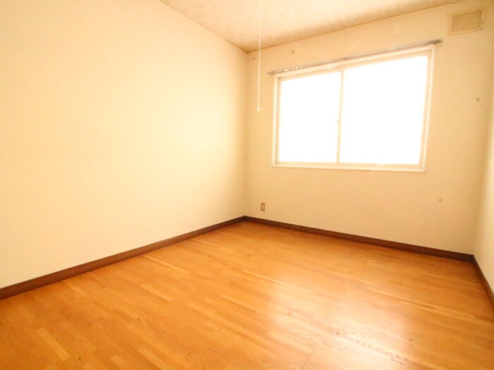 ホワイトハウス西岡の物件内観写真